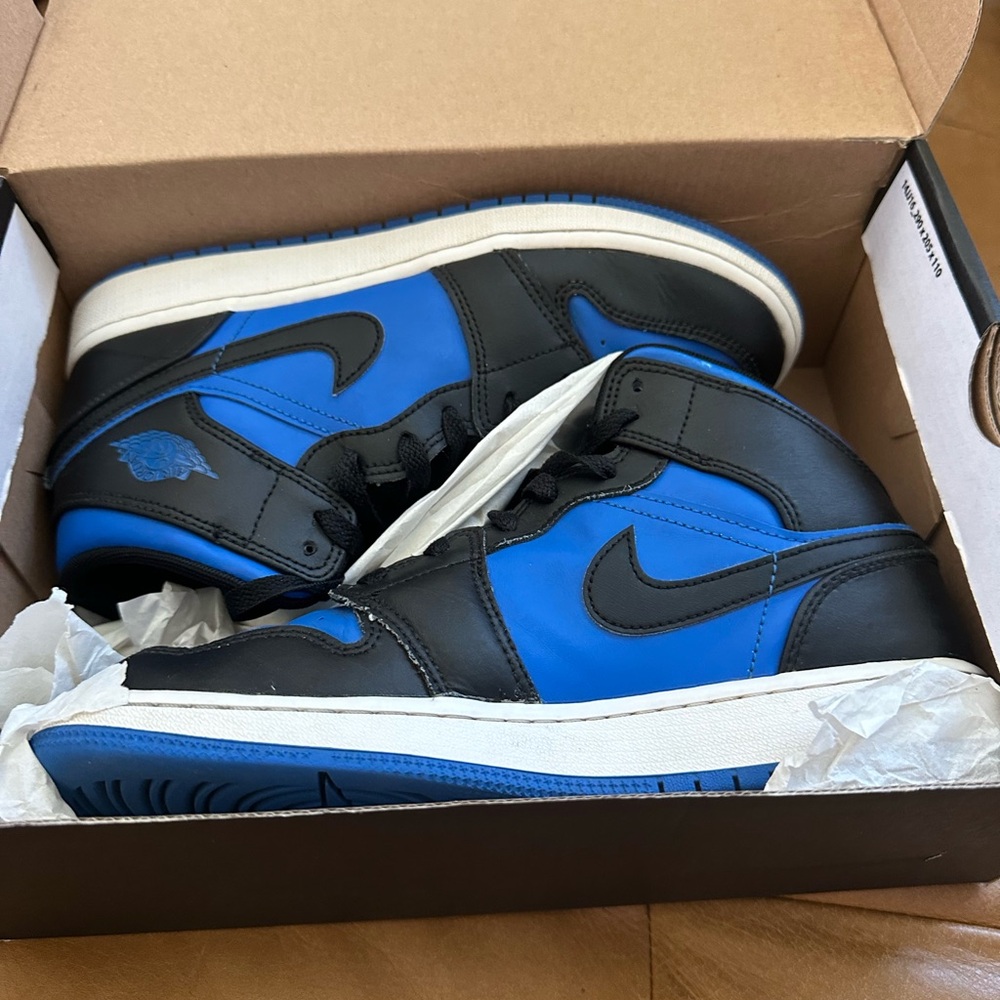 Shoes - Nike Air Jordan 1 MID GS Size 6Y